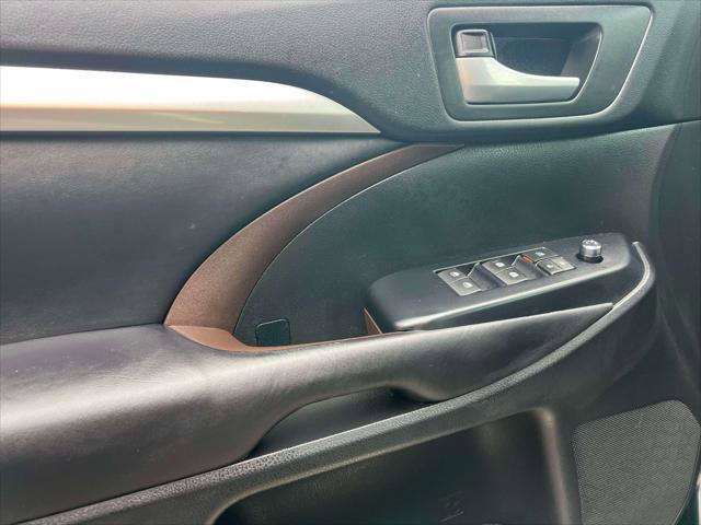 Certified 2017 Toyota Highlander XLE image 17