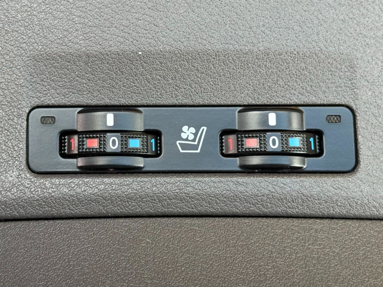 Used 2007 Lexus ES 350 w/ Luxury Pkg & Navigation FWD image 17