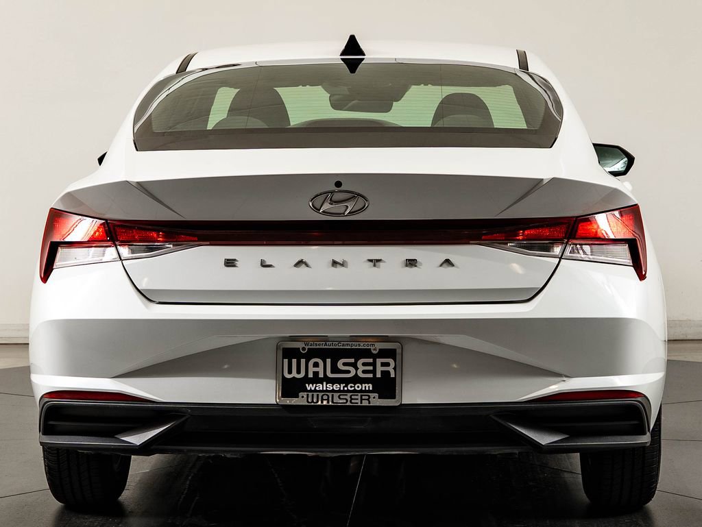 Used 2021 Hyundai Elantra SE FWD image 7