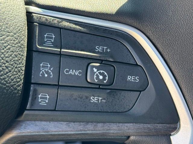 Certified 2024 Jeep Grand Cherokee Limited w/ Luxury Tech Group II image 16