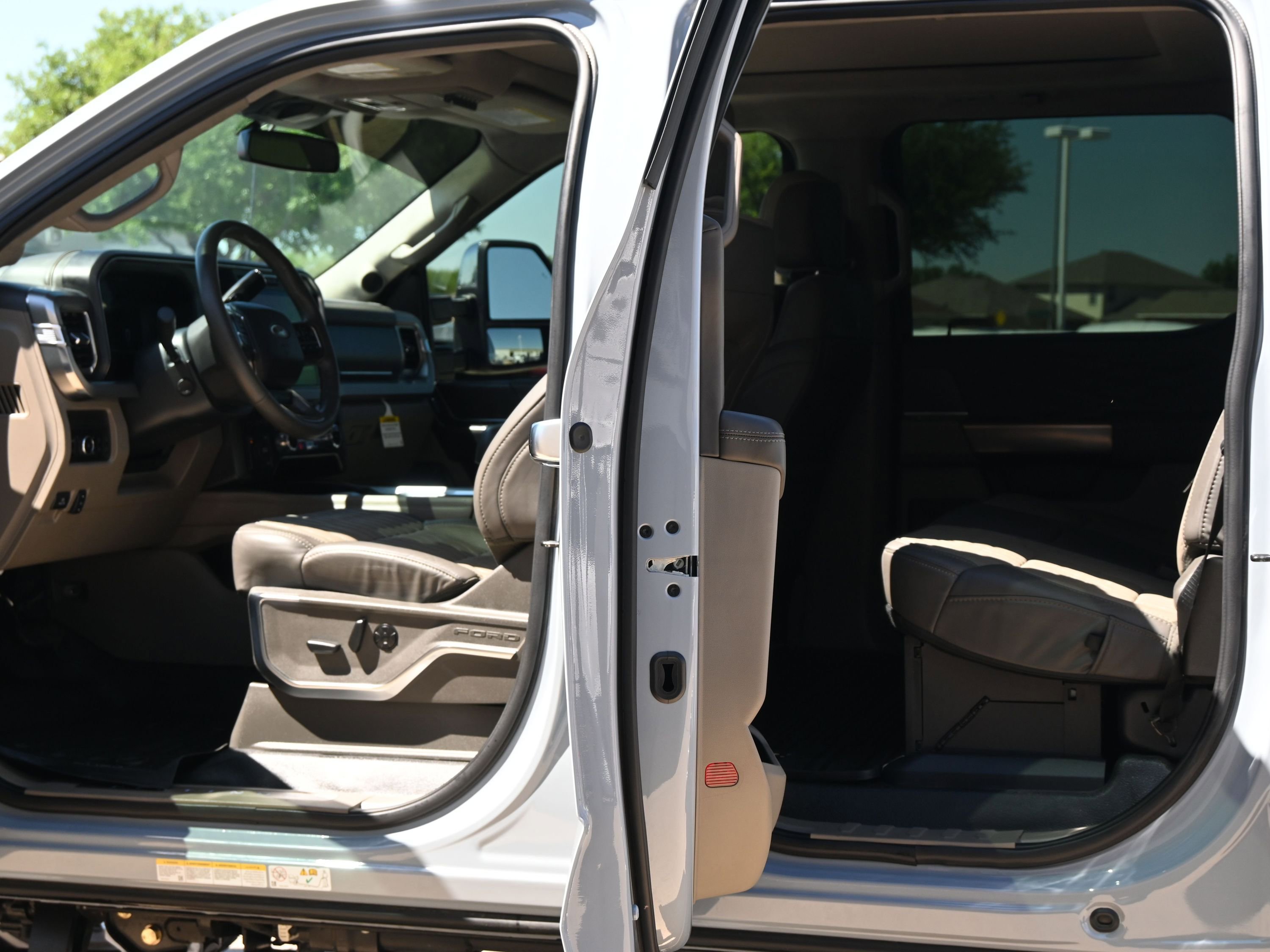 Used 2025 Ford F450 Platinum w/ Platinum Plus Package AWD/4WD image 25