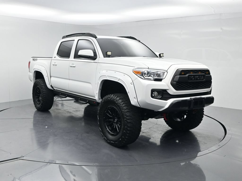 Used 2022 Toyota Tacoma SR AWD/4WD image 2
