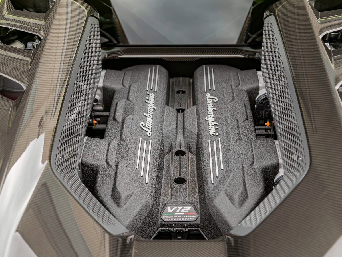 Used 2025 Lamborghini Revuelto image 21