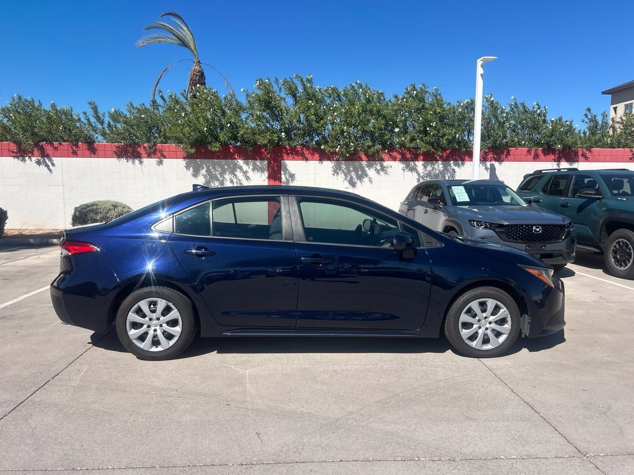 Used 2022 Toyota Corolla LE FWD image 3