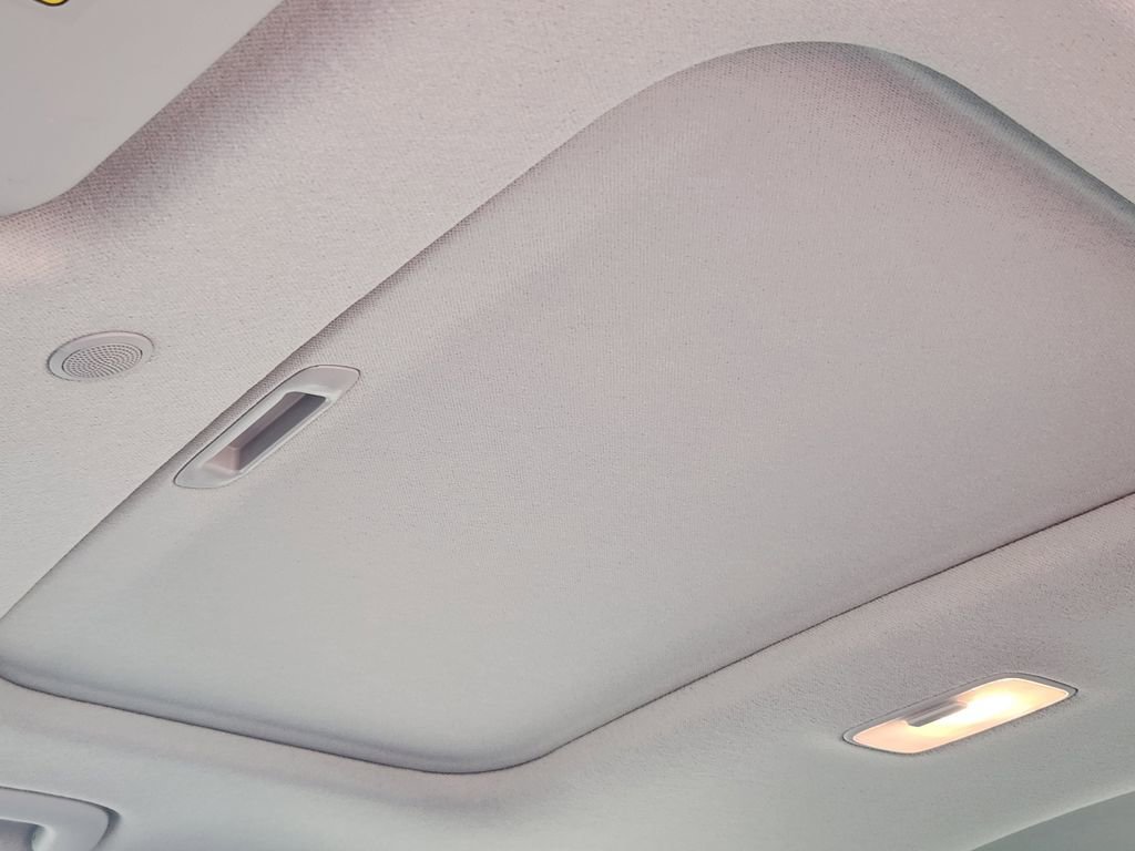 Used 2023 Hyundai Venue SEL FWD image 23