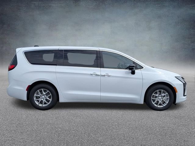 New 2027 Chrysler Pacifica Select FWD image 2