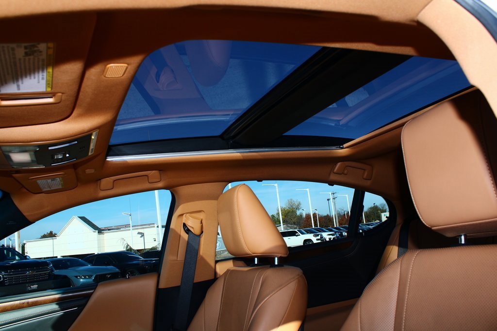 Used 2024 Lexus ES 350 Ultra Luxury image 3