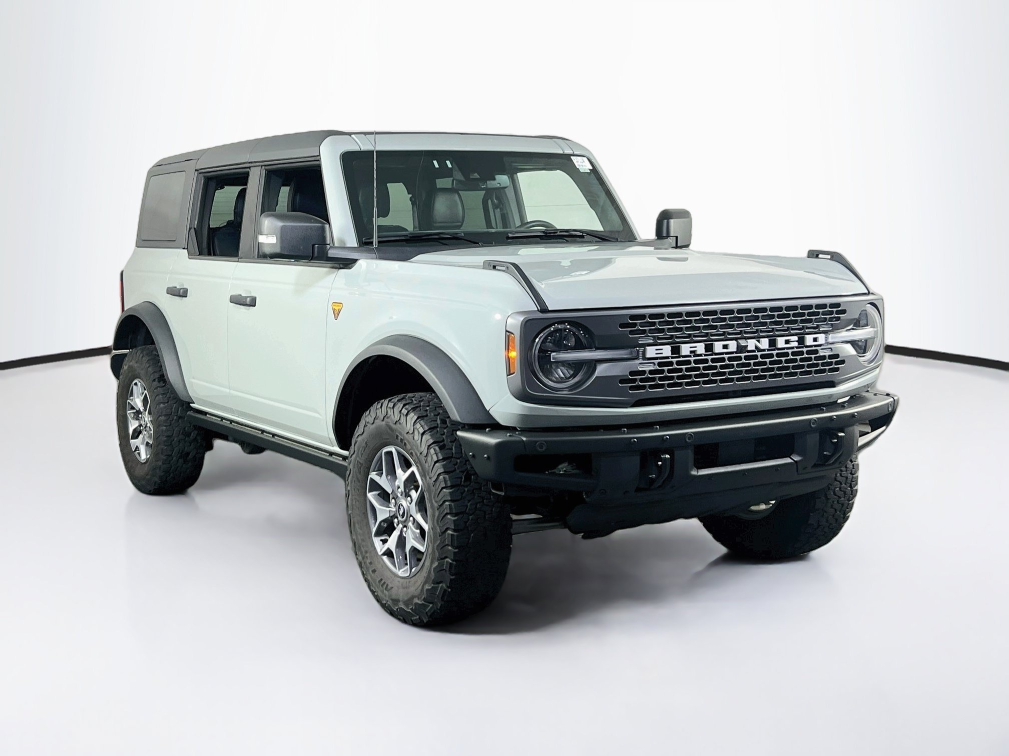 Used 2023 Ford Bronco Badlands AWD/4WD image 3