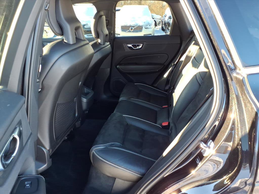 Used 2018 Volvo XC60 T5 R-Design w/ Convenience Package image 11