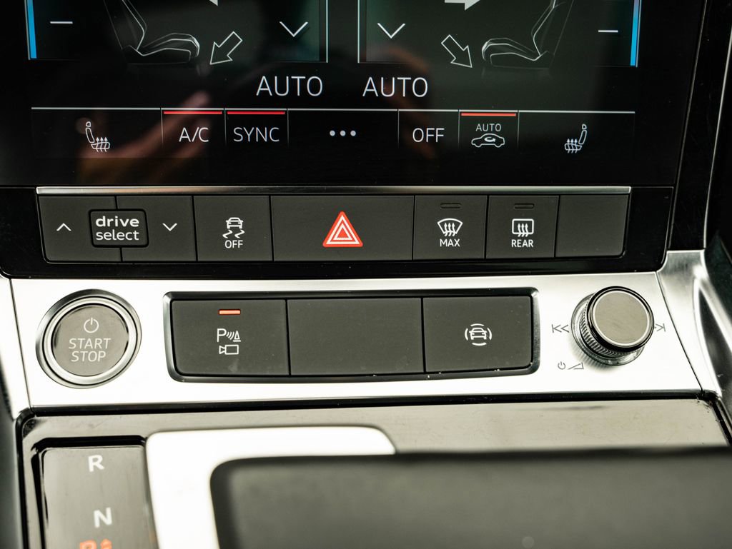 Used 2022 Audi e-tron Premium w/ Convenience Plus Package AWD/4WD image 38