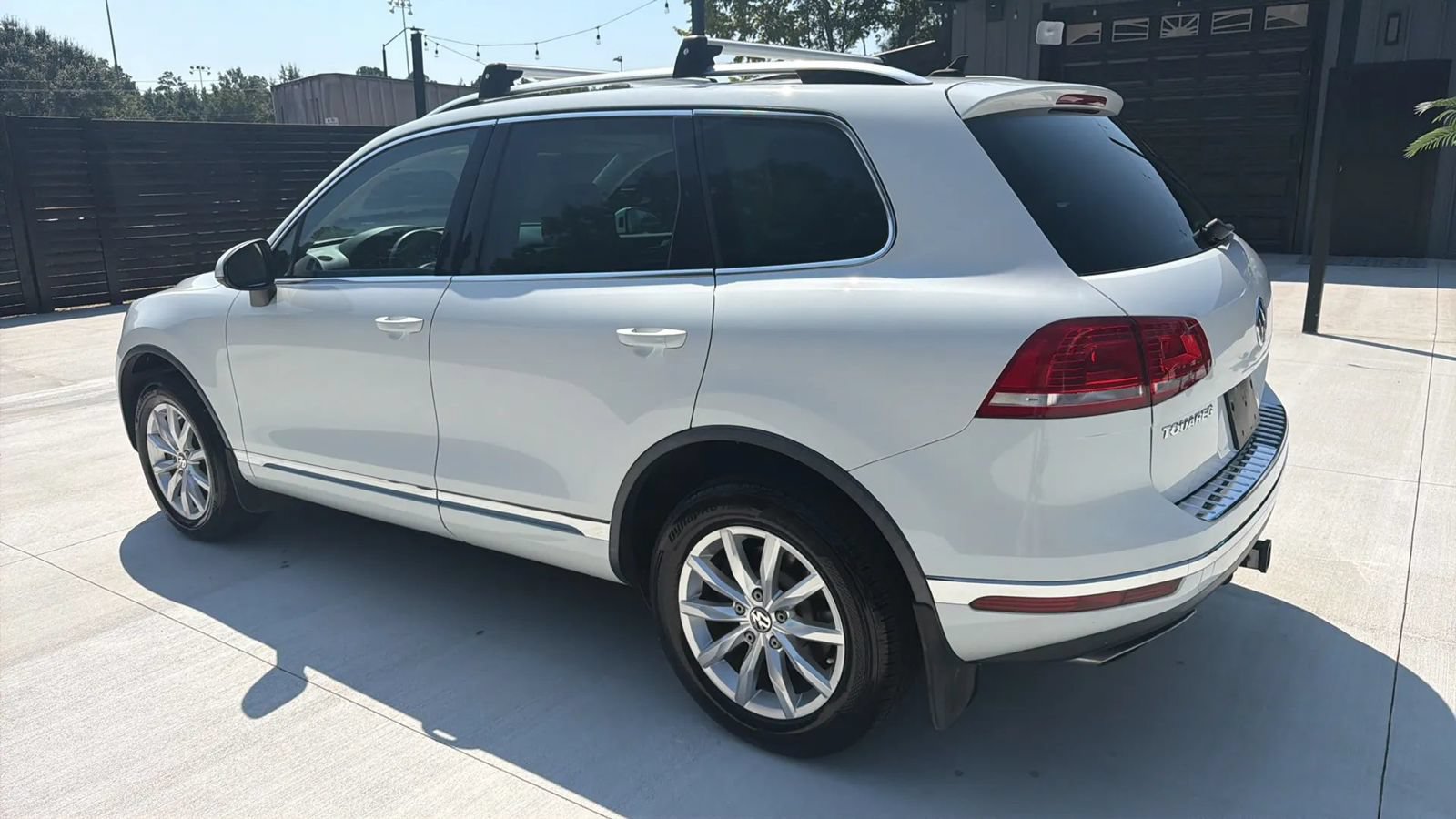 Used 2015 Volkswagen Touareg Sport AWD/4WD image 5