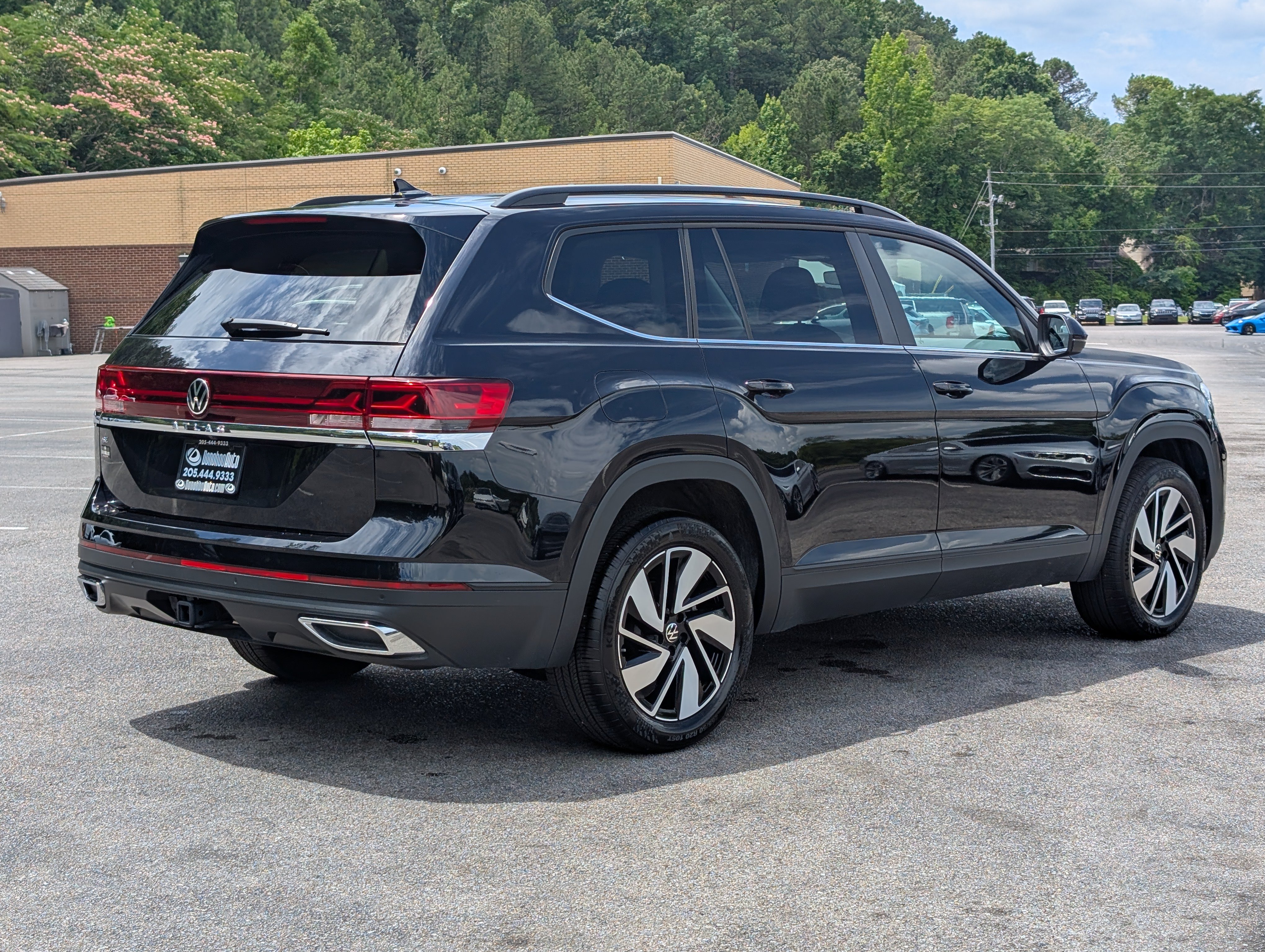 Used 2025 Volkswagen Atlas SE FWD image 9