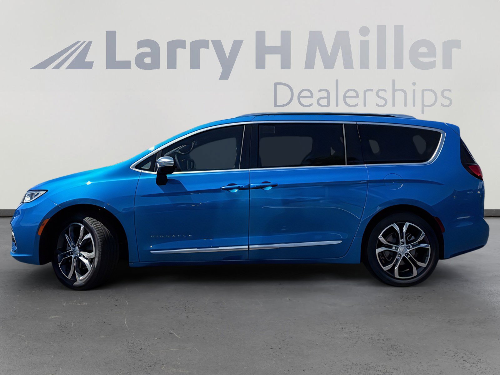 New 2026 Chrysler Pacifica Pinnacle FWD image 2