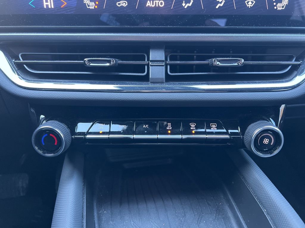 Used 2024 Chevrolet Equinox EV RS image 20