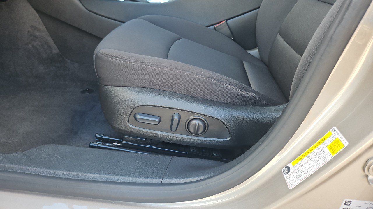 Used 2024 Chevrolet Malibu LT FWD image 11