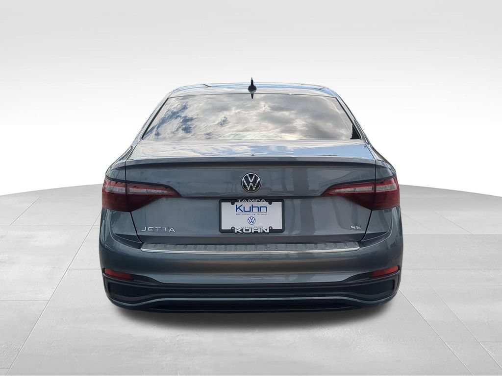 Used 2024 Volkswagen Jetta SE w/ Panoramic Sunroof Package FWD image 5