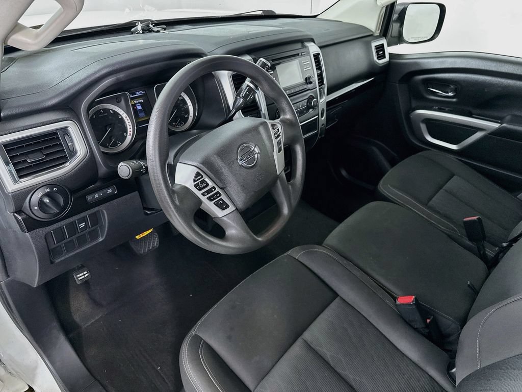 Used 2017 Nissan Titan SV AWD/4WD image 28