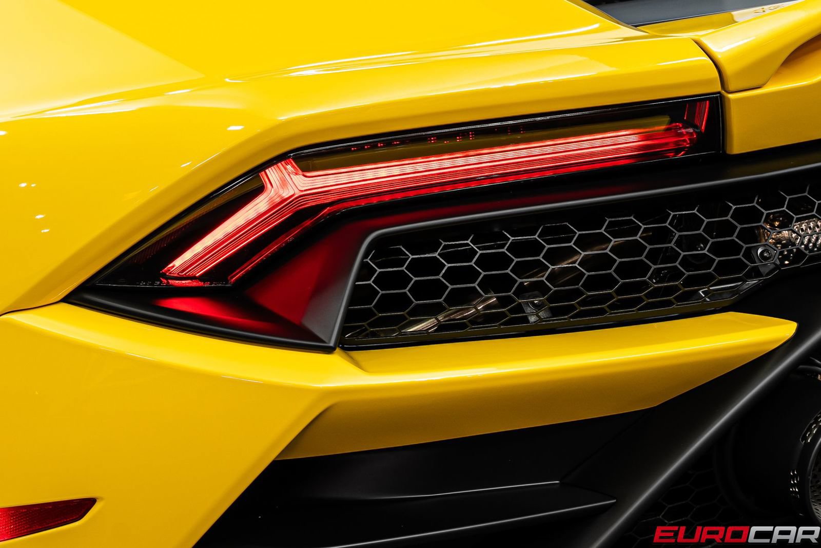 Used 2021 Lamborghini Huracan EVO RWD image 20