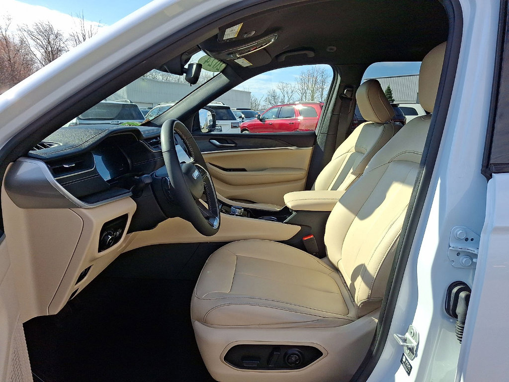 Certified 2024 Jeep Grand Cherokee Limited image 11