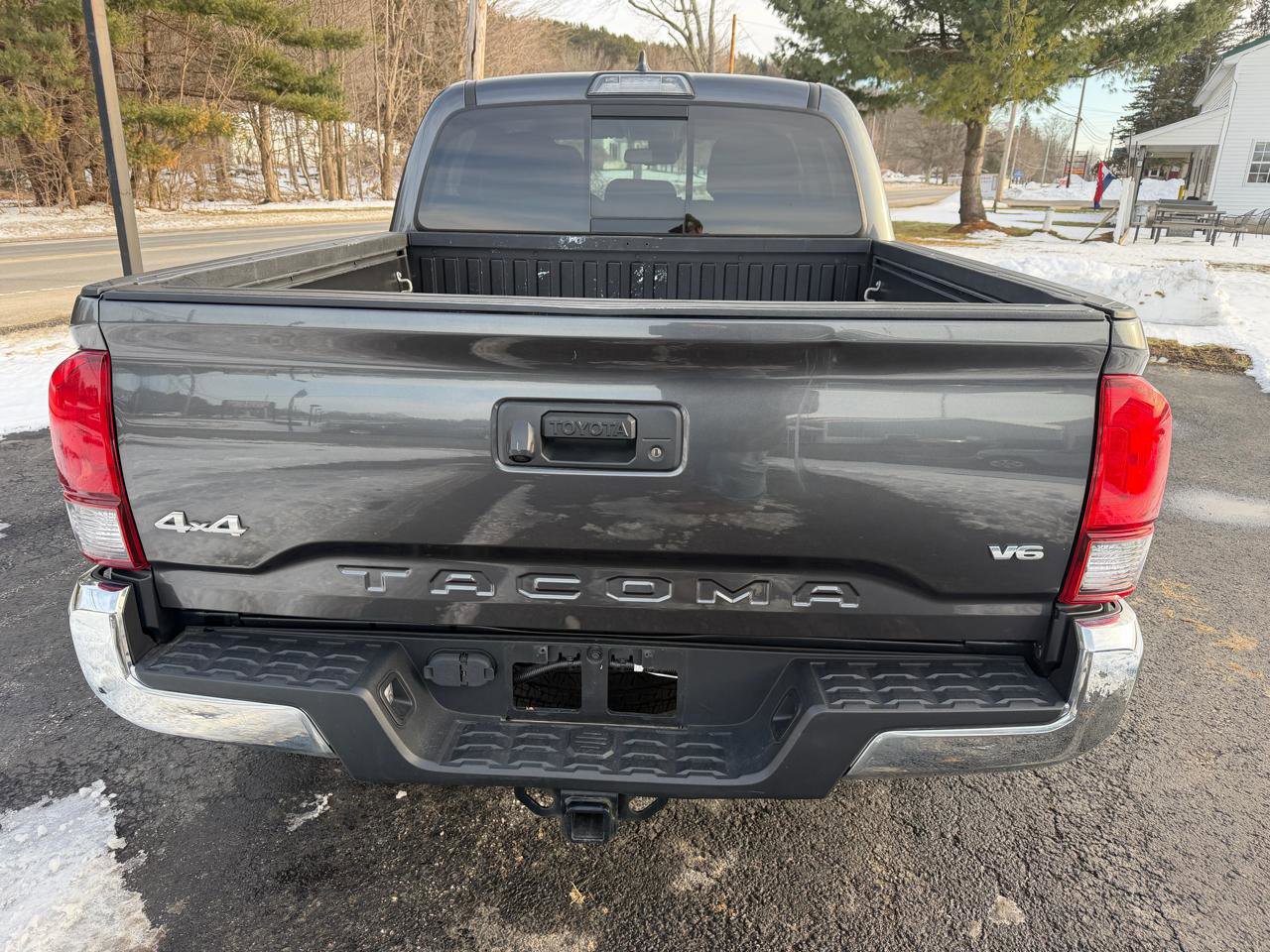 Used 2018 Toyota Tacoma SR5 image 6