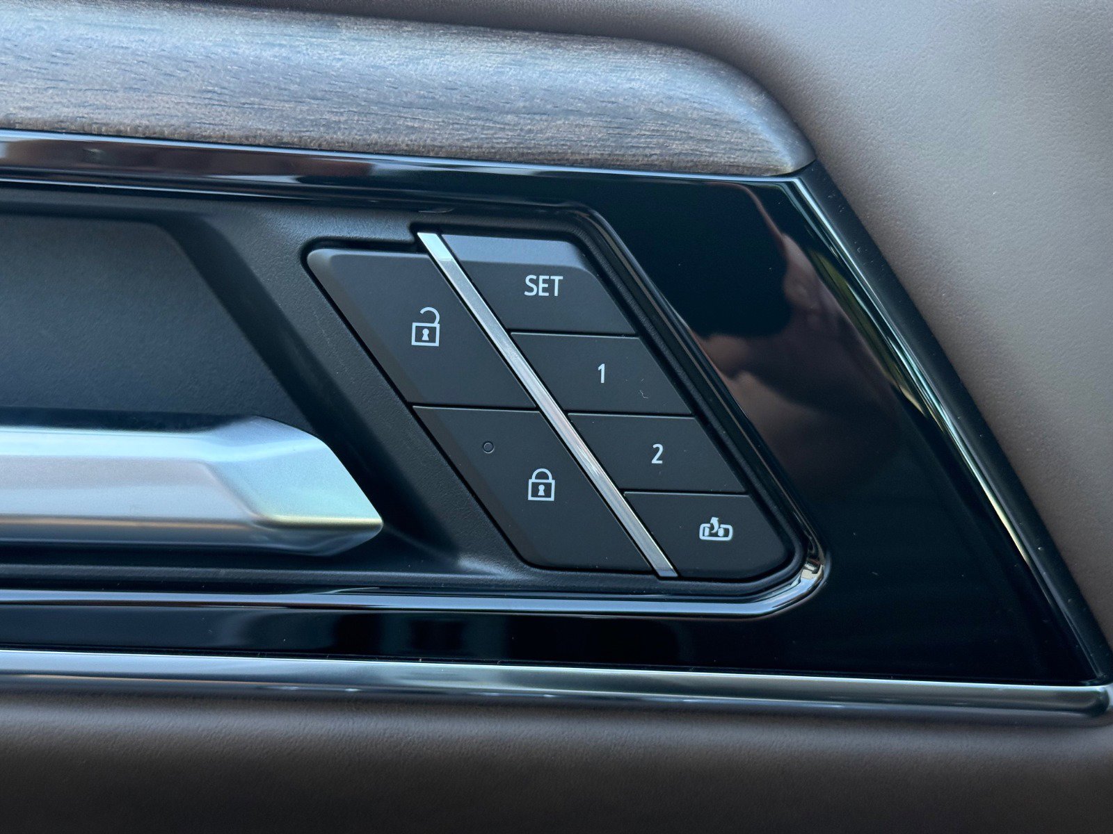 New 2026 GMC Yukon XL Denali Ultimate image 9