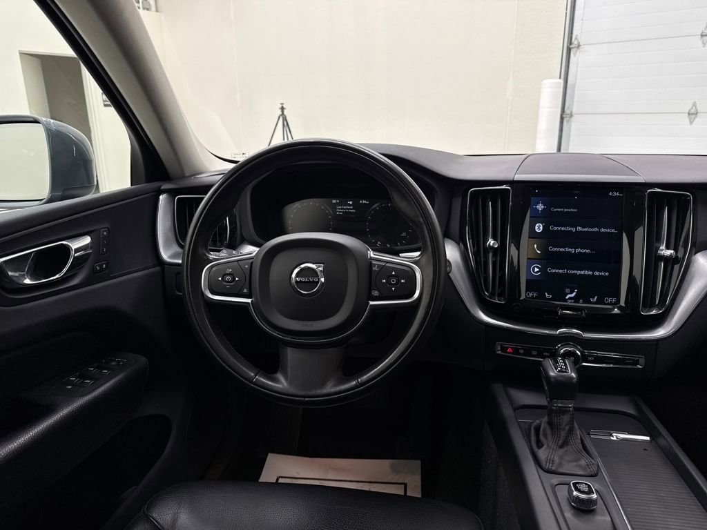 Used 2018 Volvo XC60 T6 Momentum w/ Advanced Package image 14