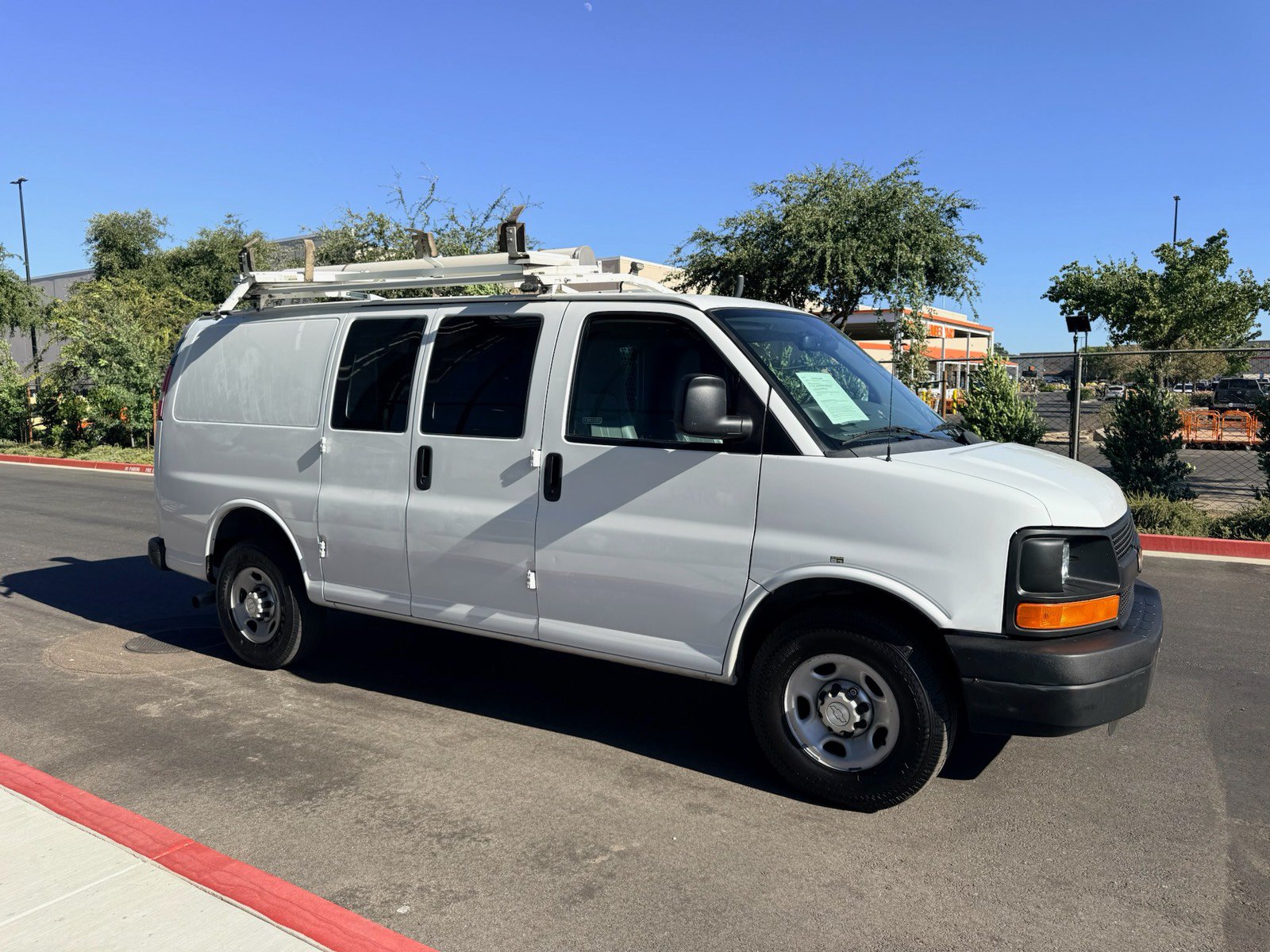 Used 2015 Chevrolet Express 2500 RWD image 6