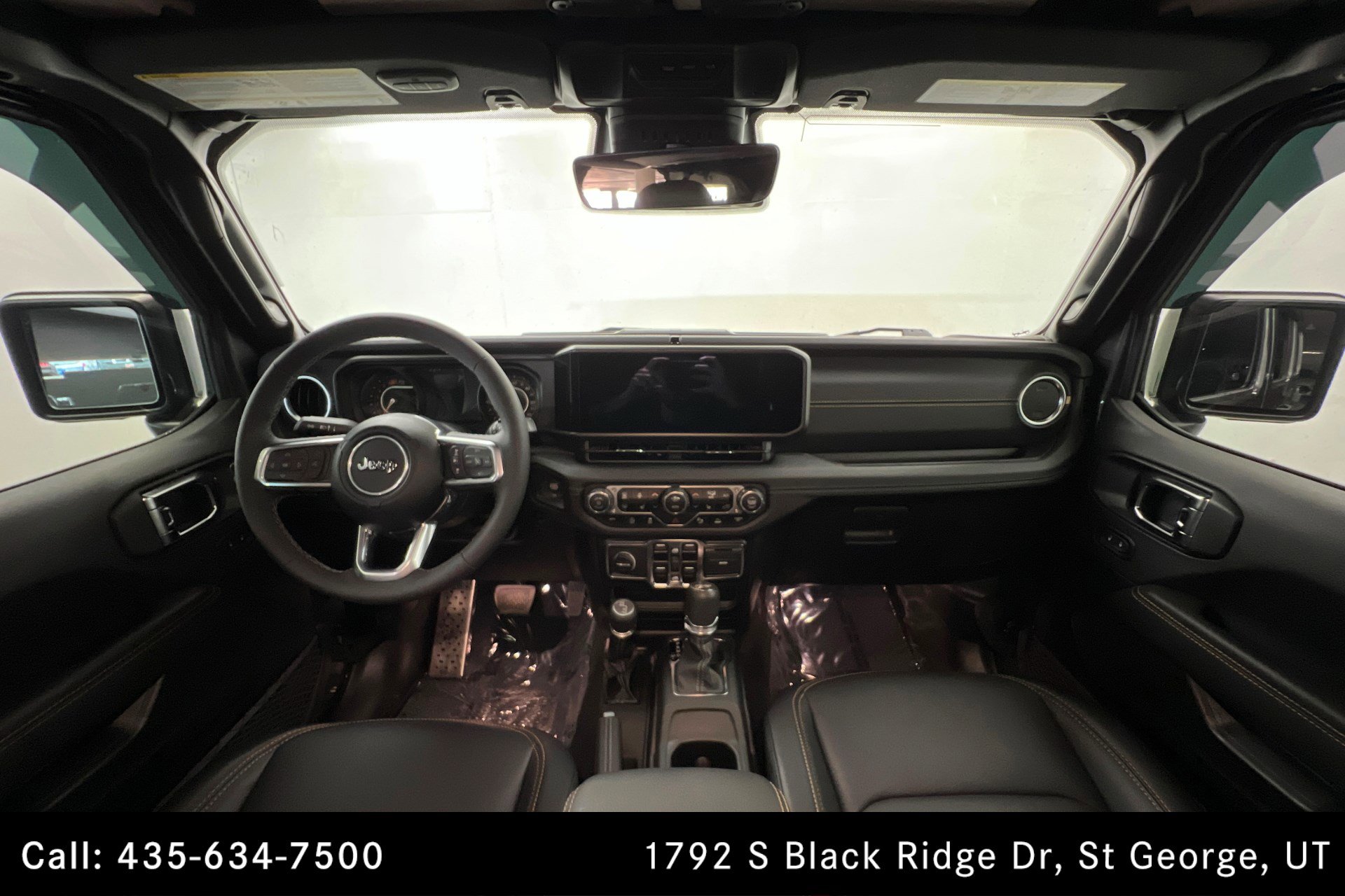 Used 2025 Jeep Wrangler Sahara image 9