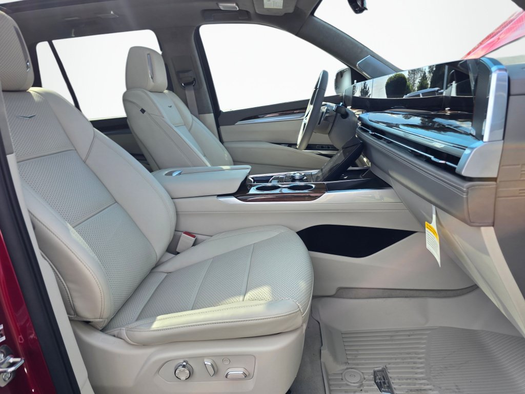 New 2026 Cadillac Escalade Platinum Luxury w/ LPO, Floor Liner Package AWD/4WD image 28