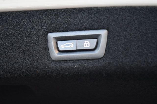 Used 2018 BMW 740i xDrive image 9