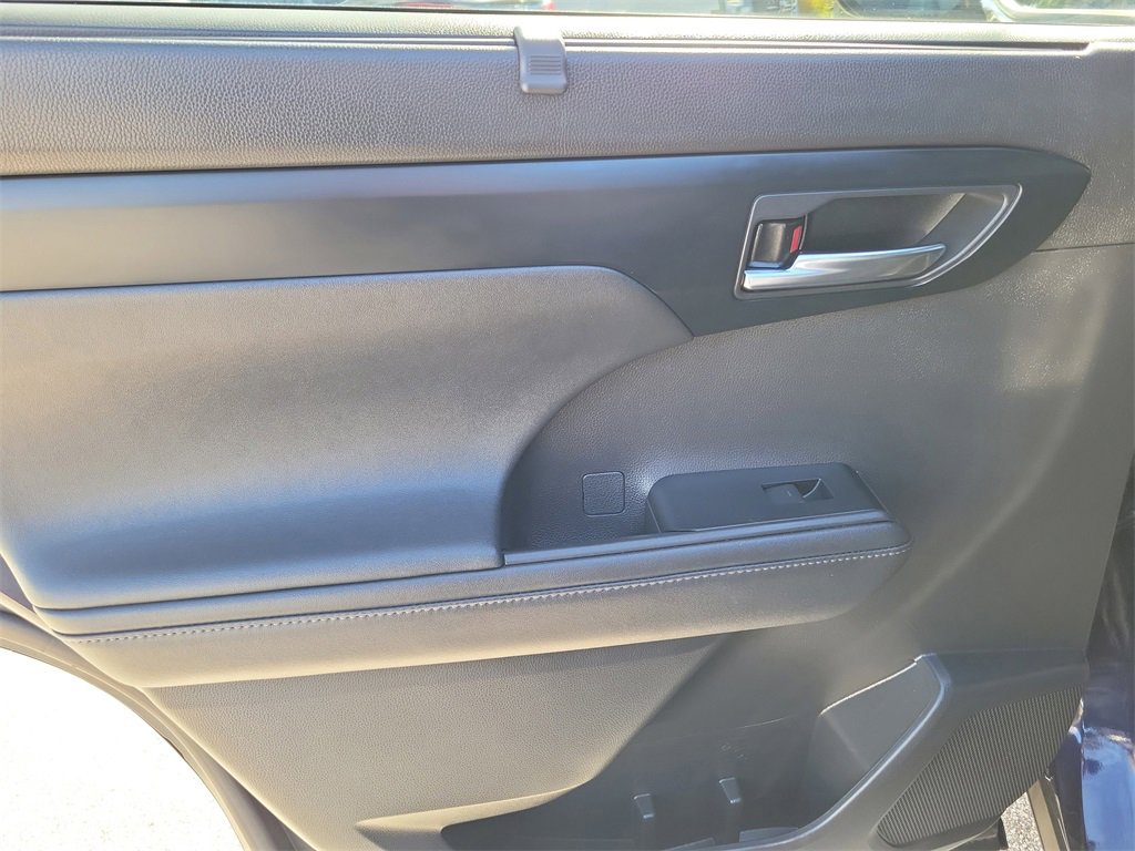 Used 2021 Toyota Highlander XSE image 17