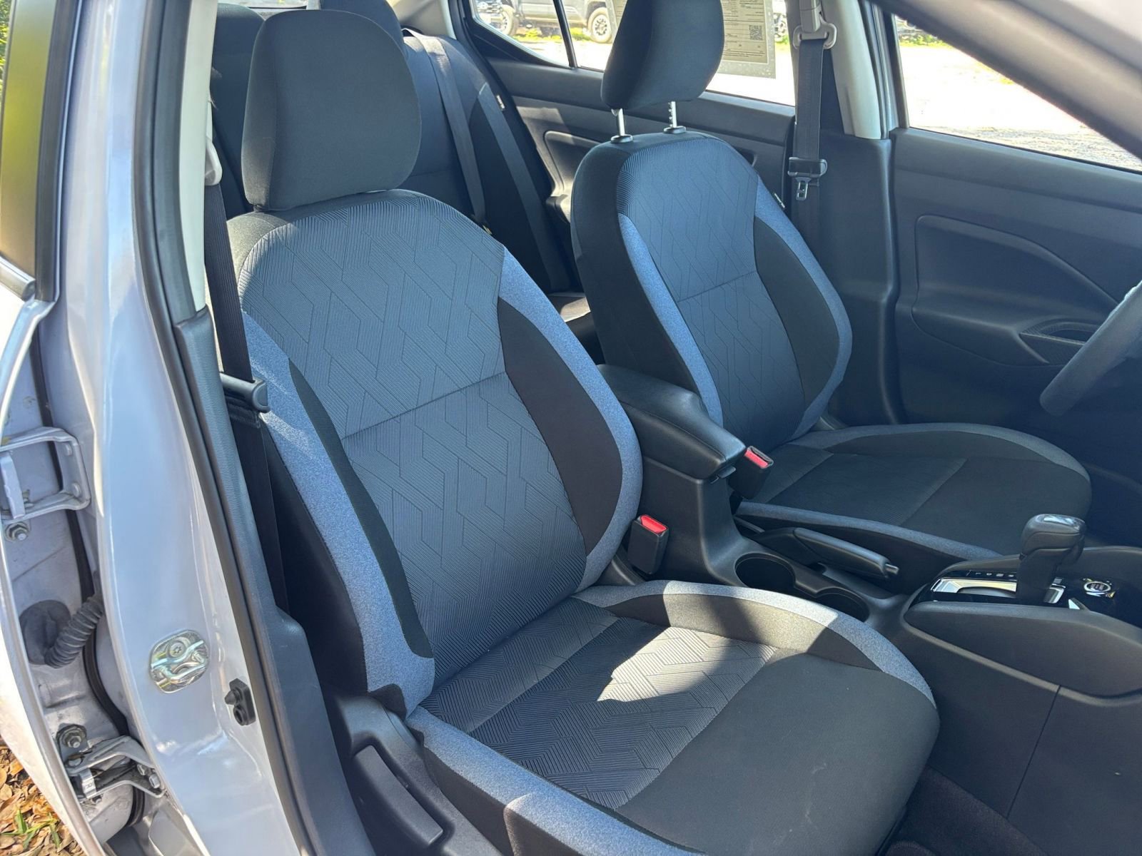 Used 2025 Nissan Versa SV FWD image 36