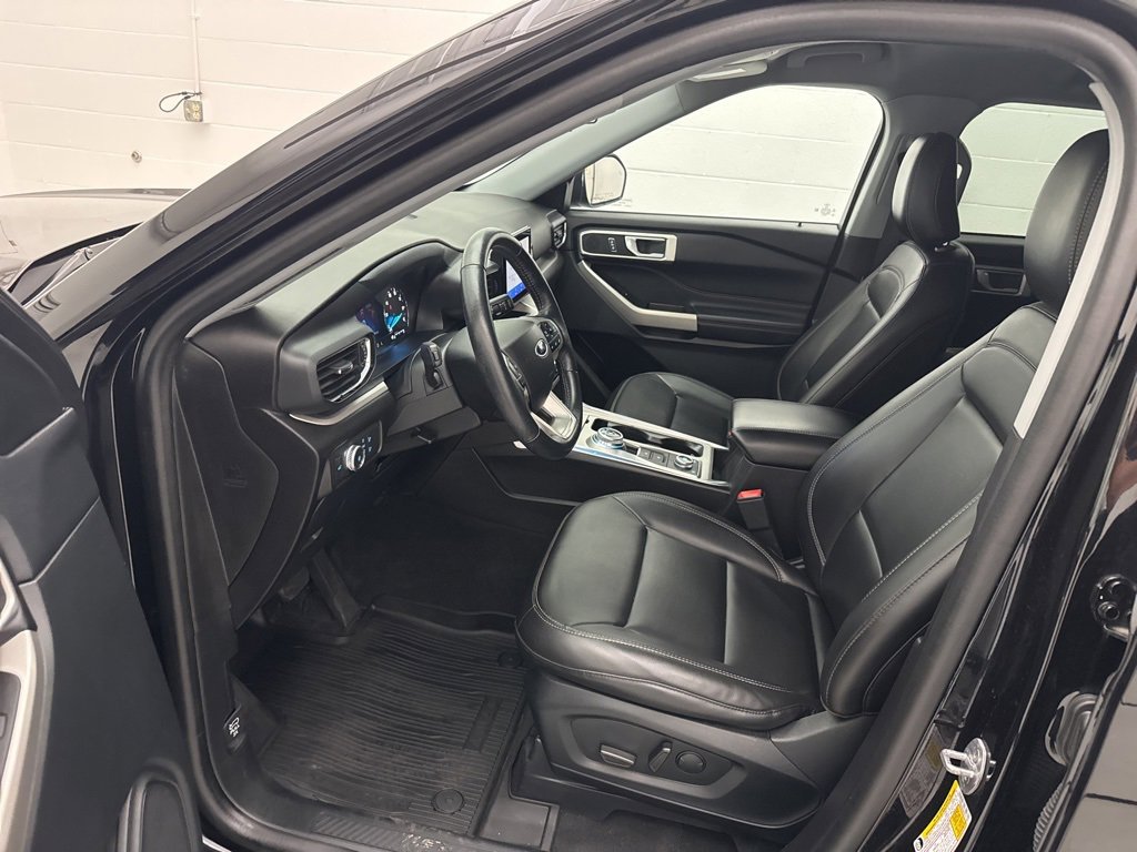 Used 2022 Ford Explorer XLT image 25