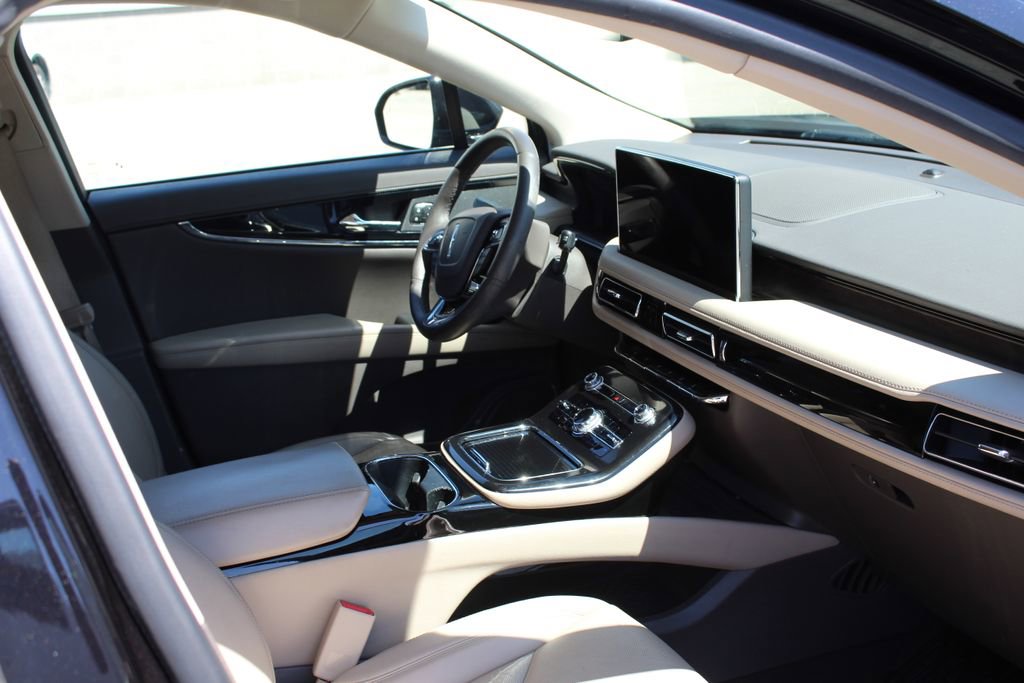 Used 2022 Lincoln Nautilus Reserve FWD image 13