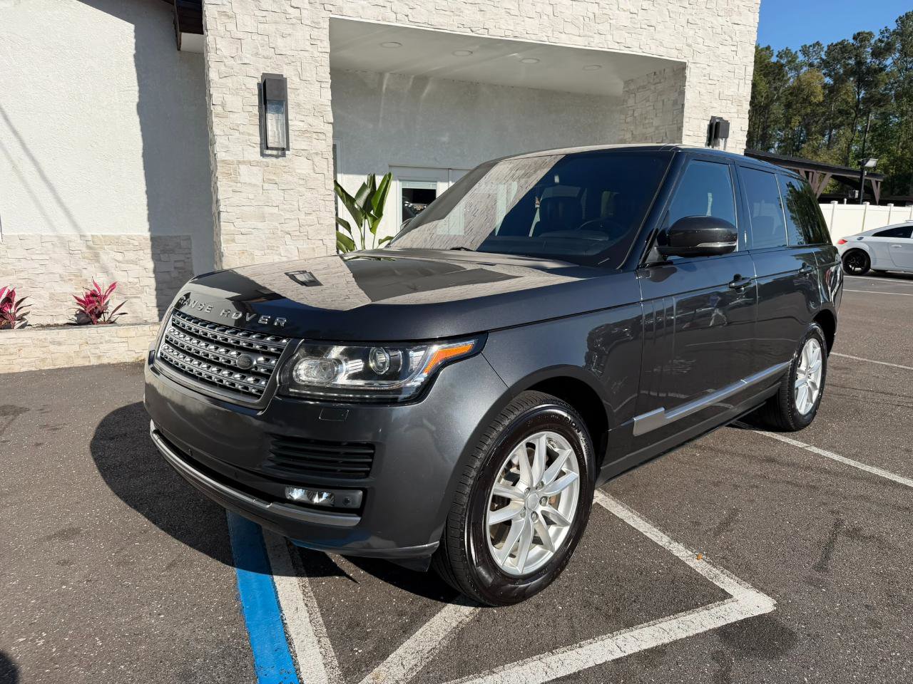 Used 2016 Land Rover Range Rover HSE image 3