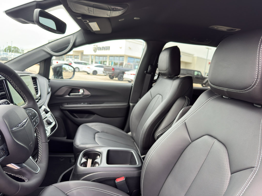 New 2026 Chrysler Pacifica Select FWD image 26