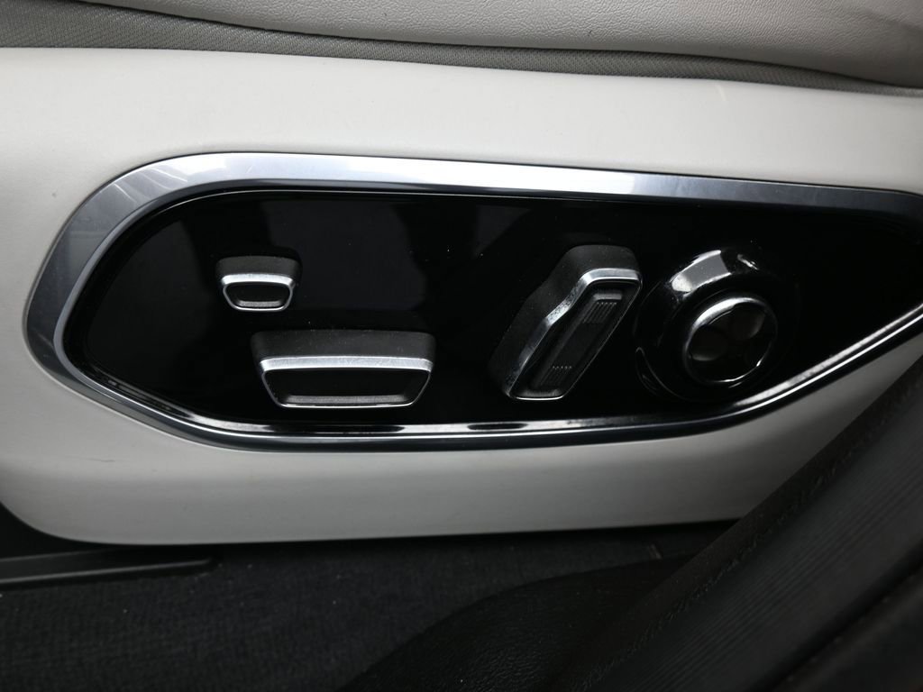 Used 2023 Jeep Grand Cherokee L Summit w/ Luxury Tech Group V image 13