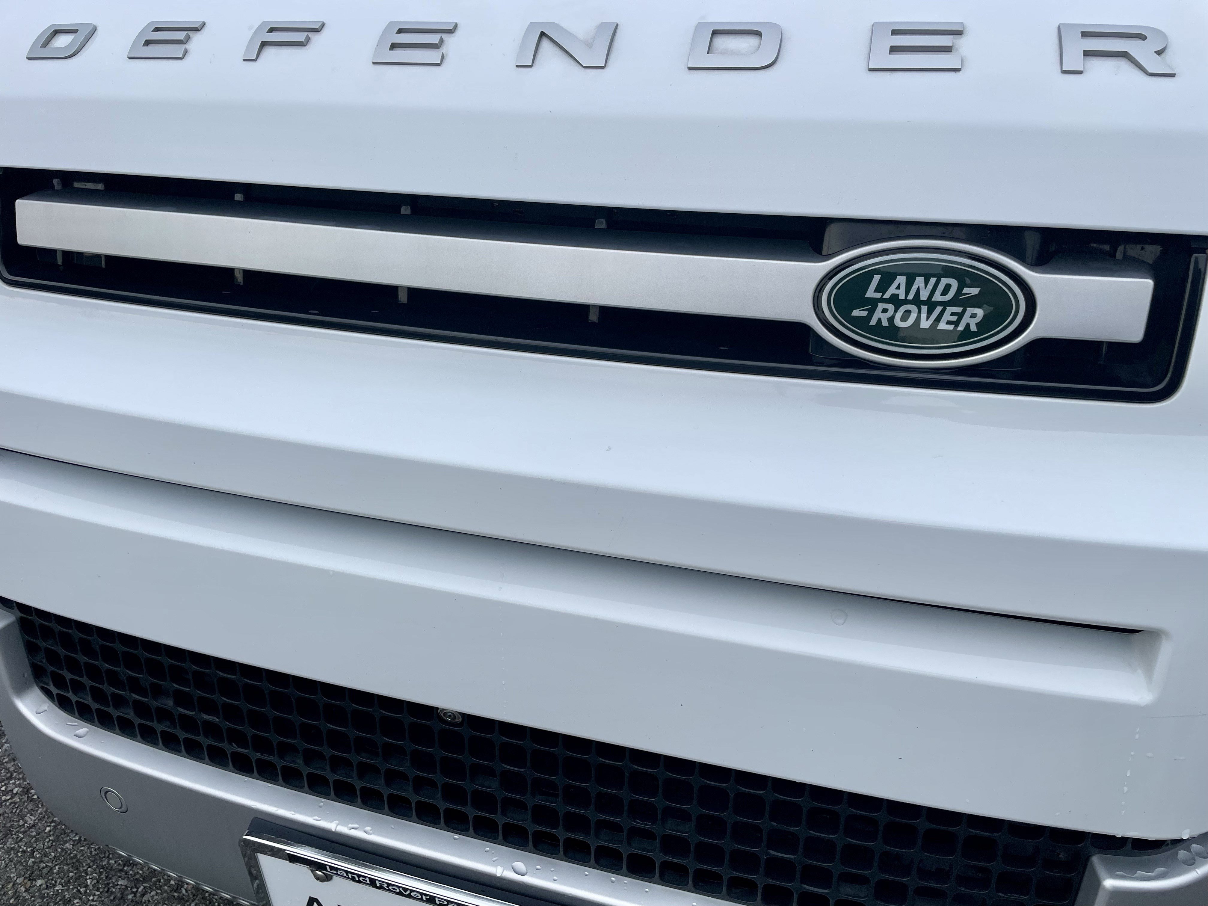 Certified 2024 Land Rover Defender 110 SE image 32