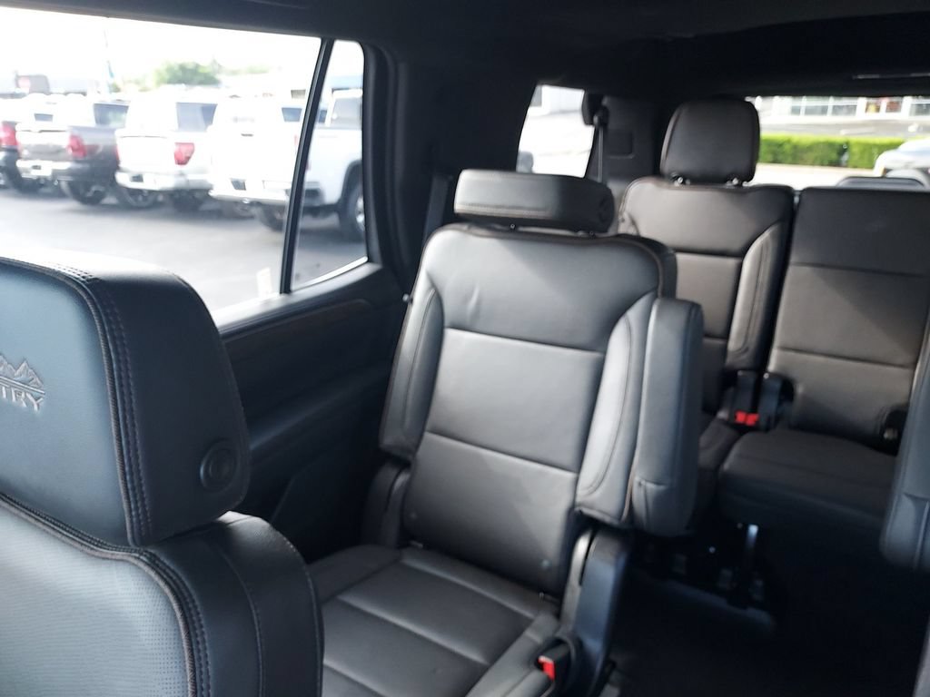Used 2023 Chevrolet Tahoe High Country AWD/4WD image 12