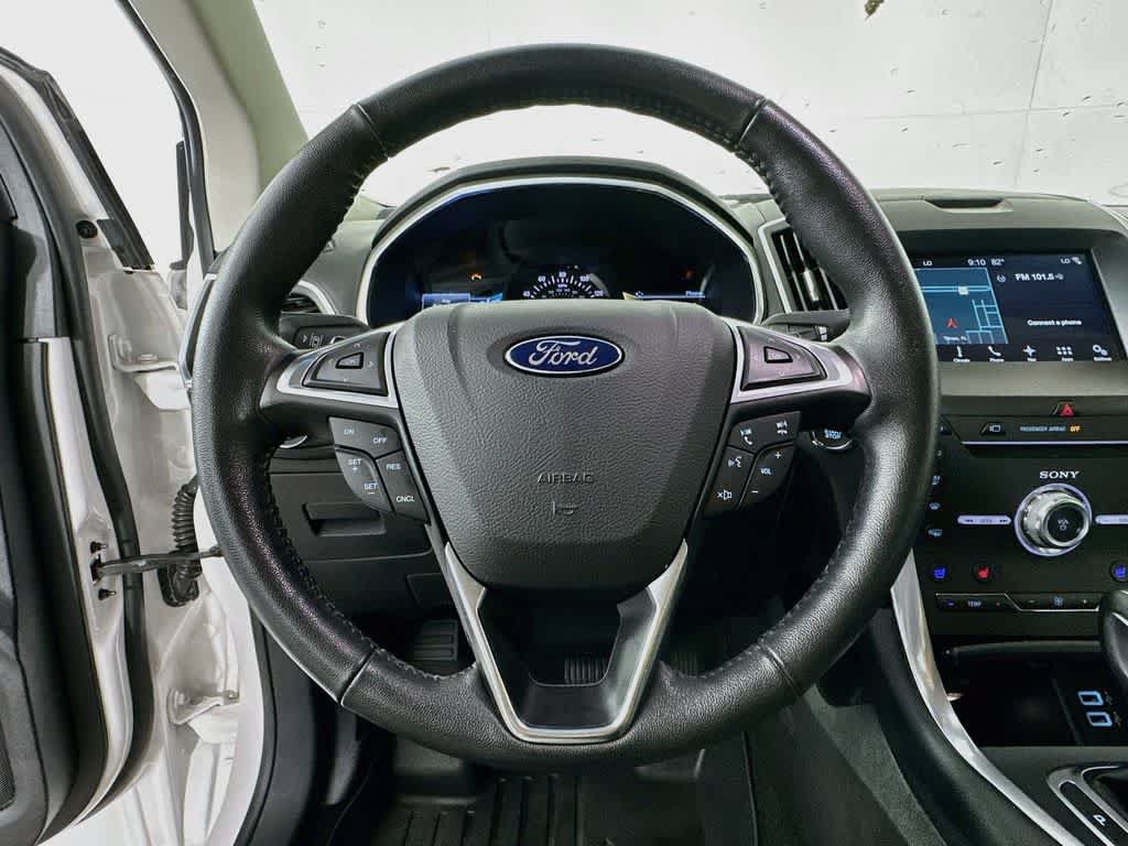 Used 2017 Ford Edge Titanium w/ Equipment Group 302A AWD/4WD image 16