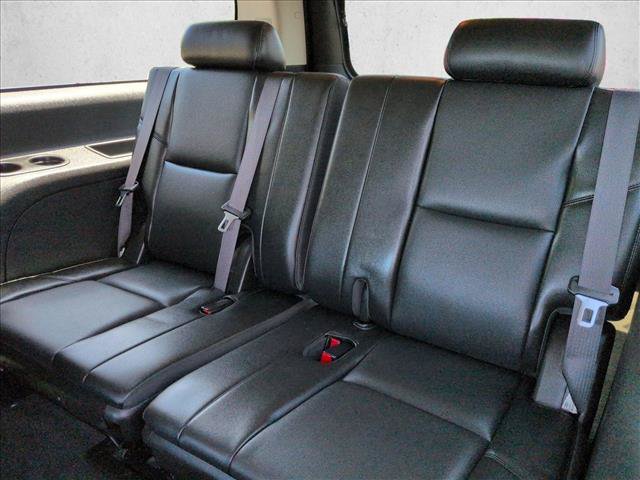 Used 2013 Chevrolet Suburban LTZ RWD image 30