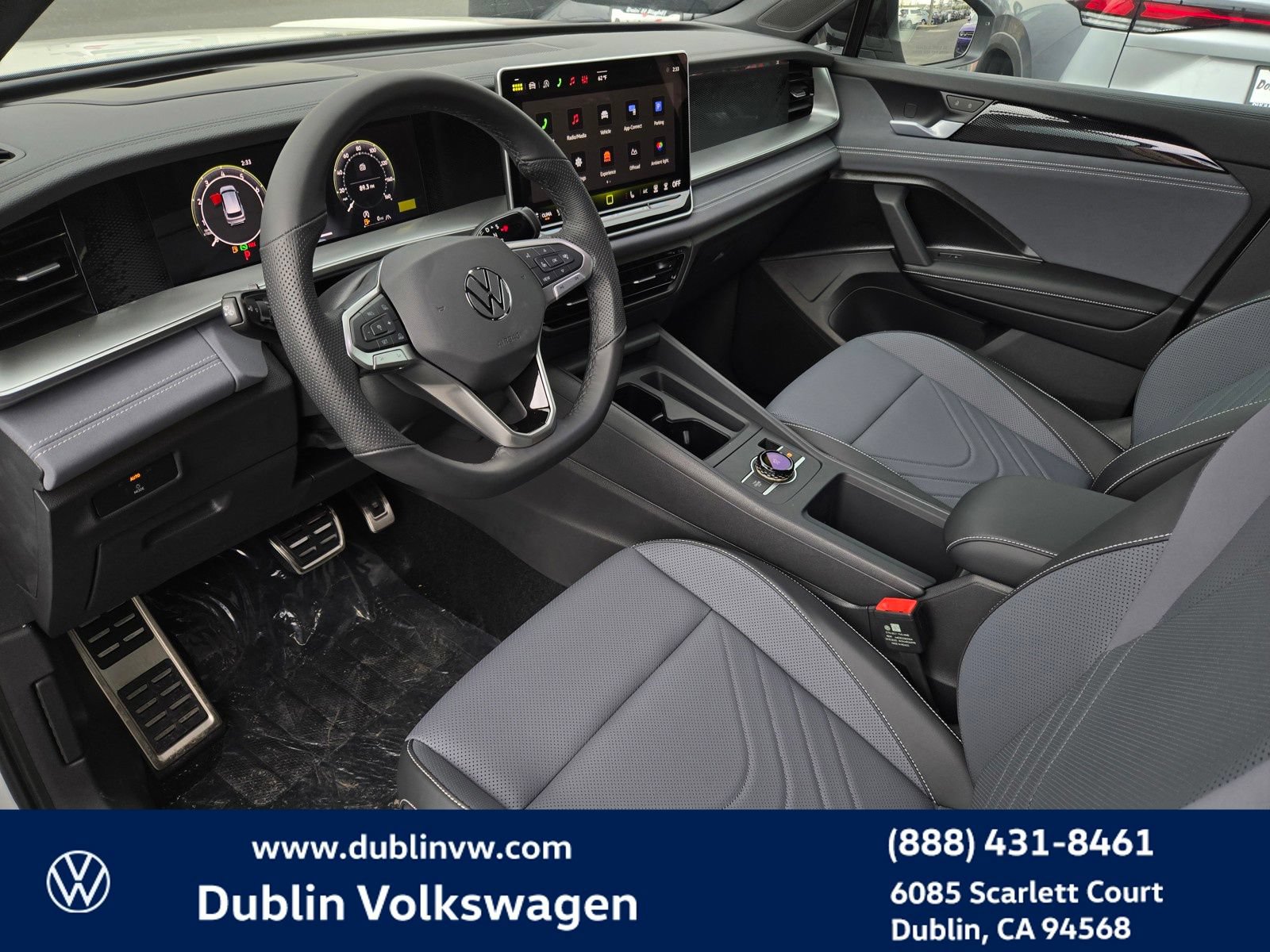 New 2026 Volkswagen Tiguan SE R-Line AWD/4WD image 9