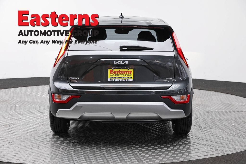 Used 2025 Kia Niro LX FWD image 6