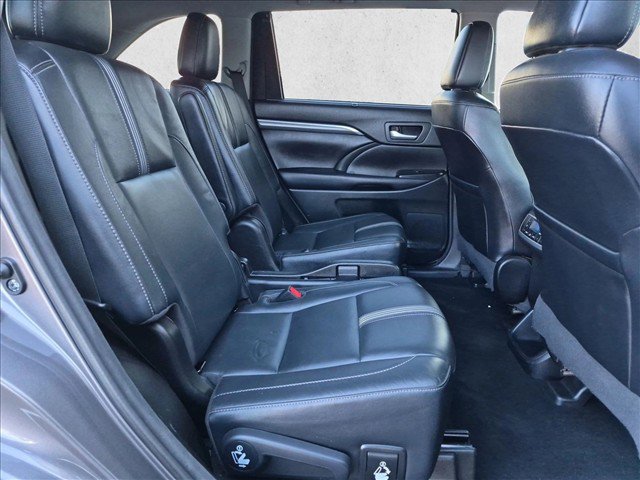 Used 2017 Toyota Highlander SE AWD/4WD image 20