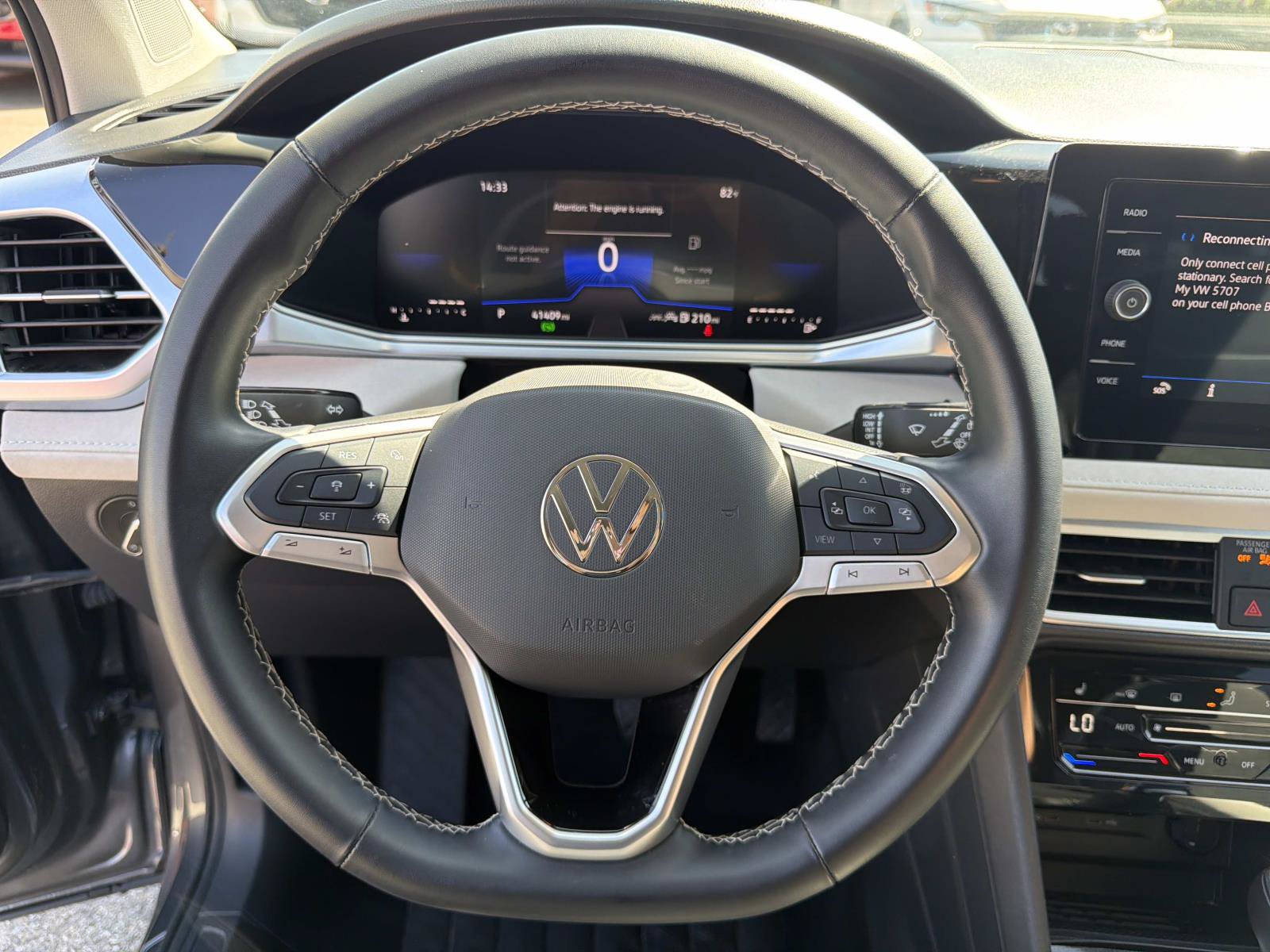 Used 2025 Volkswagen Taos SE FWD image 8
