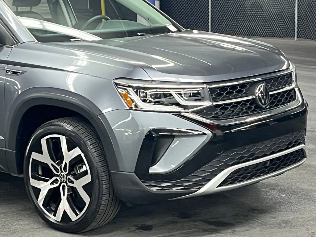 Used 2023 Volkswagen Taos SEL image 40