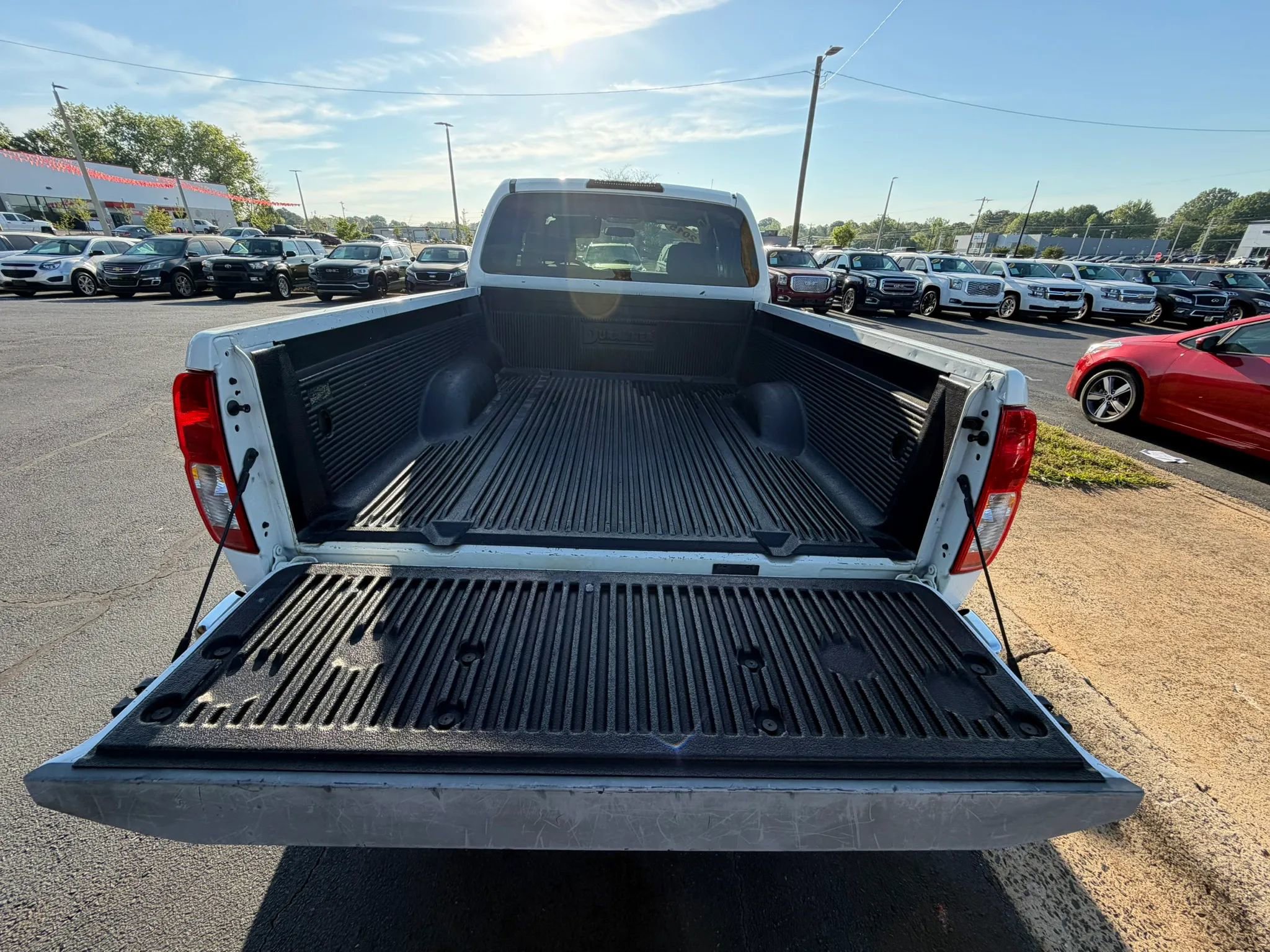 Used 2015 Nissan Frontier S RWD image 9