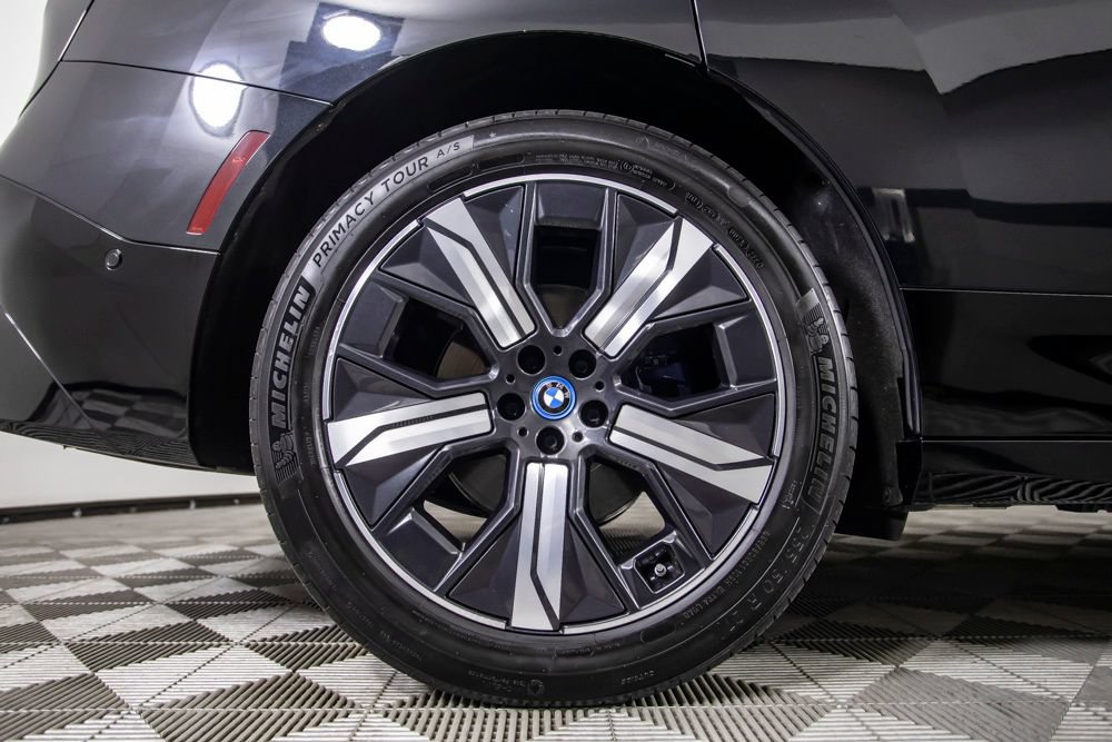Used 2024 BMW iX xDrive50 w/ Sport Package AWD/4WD image 41