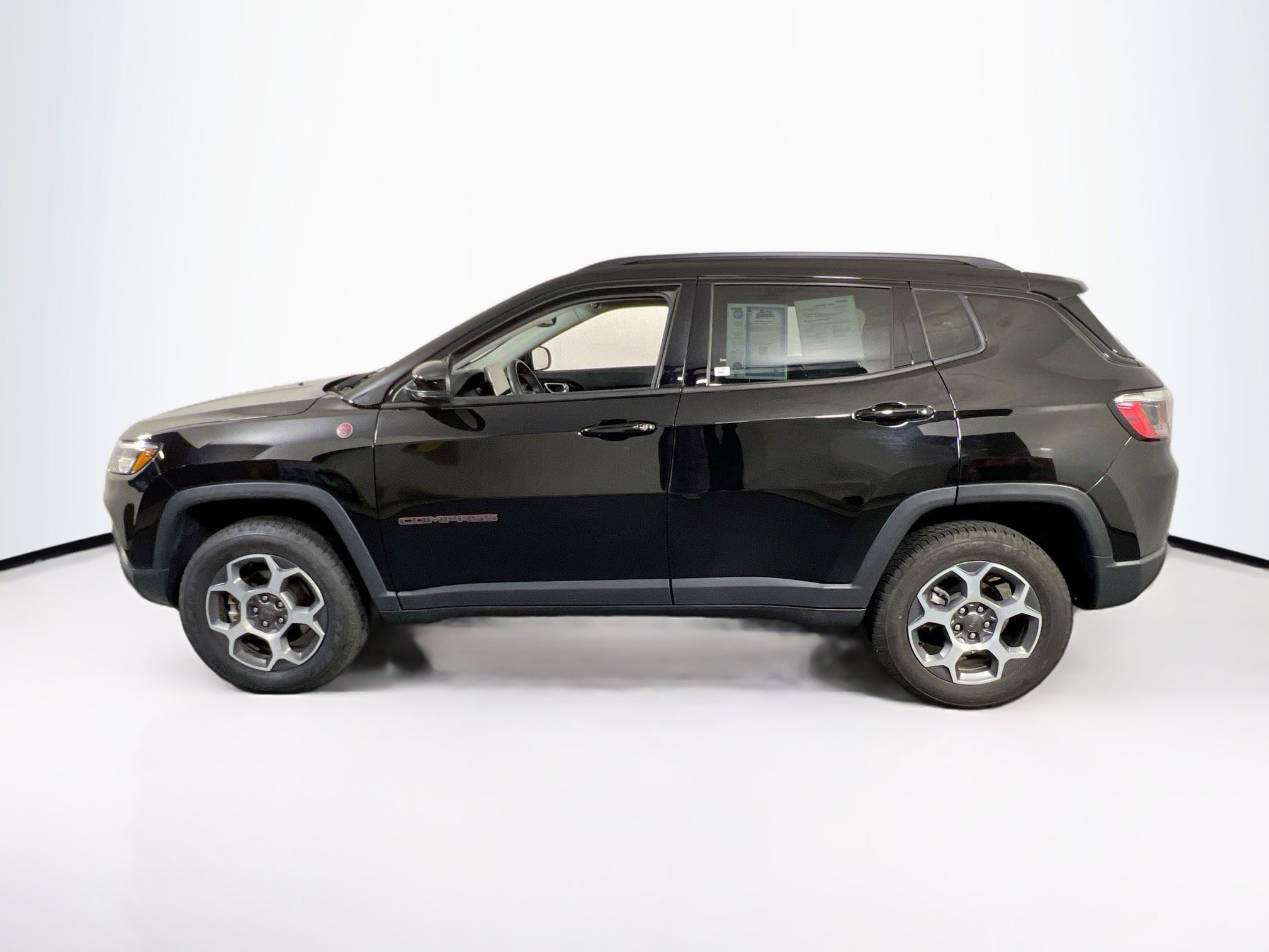Used 2022 Jeep Compass Trailhawk w/ Trailhawk Convenience Group image 8