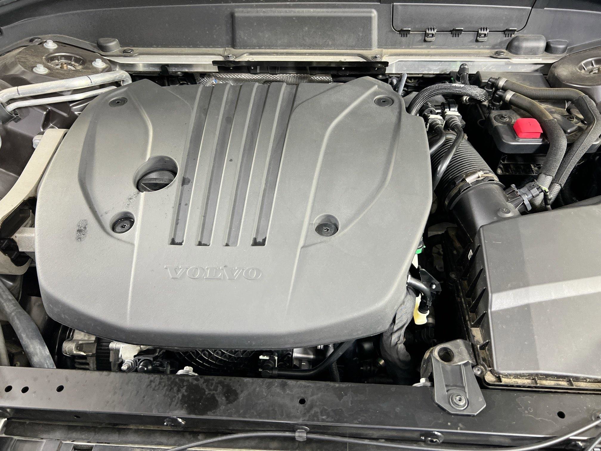 Used 2022 Volvo XC60 B5 Momentum image 30